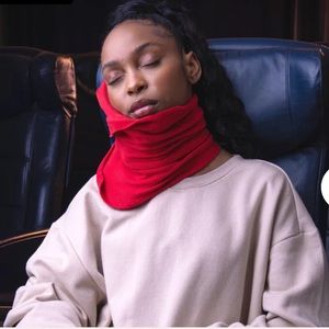 TRTL TRAVEL PILLOW in Red